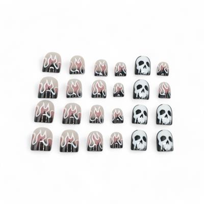 UNGHIE FINTE TESCHI E FIAMME