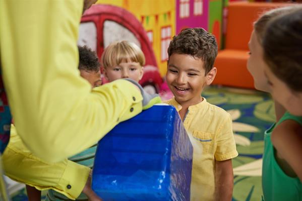 ANIMATORE CON SPETTACOLINO FESTA PER BAMBINI FINO A 2H FERIALE